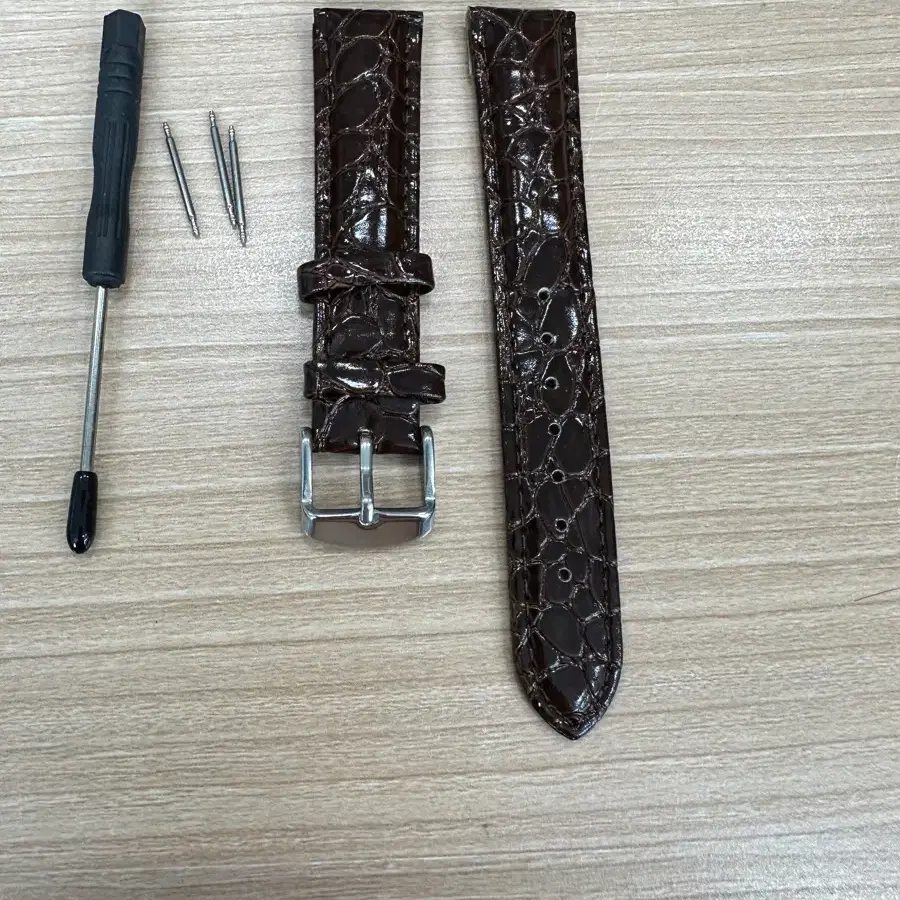 악어가죽 시계줄 브라운 18mm실버핀(공구 포함) 새상품