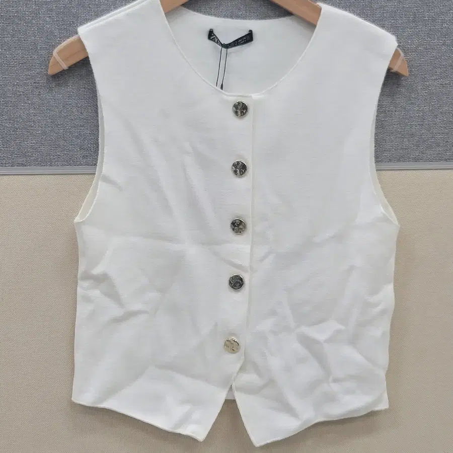 [새상품] 자라(ZARA) 버튼 니트 베스트 / 조끼