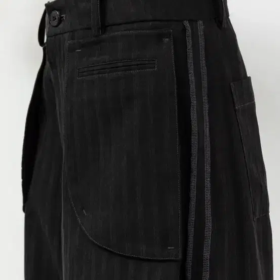 Bustle Stripe Knee Dart Trousers 머듈 아모멘토 팬츠