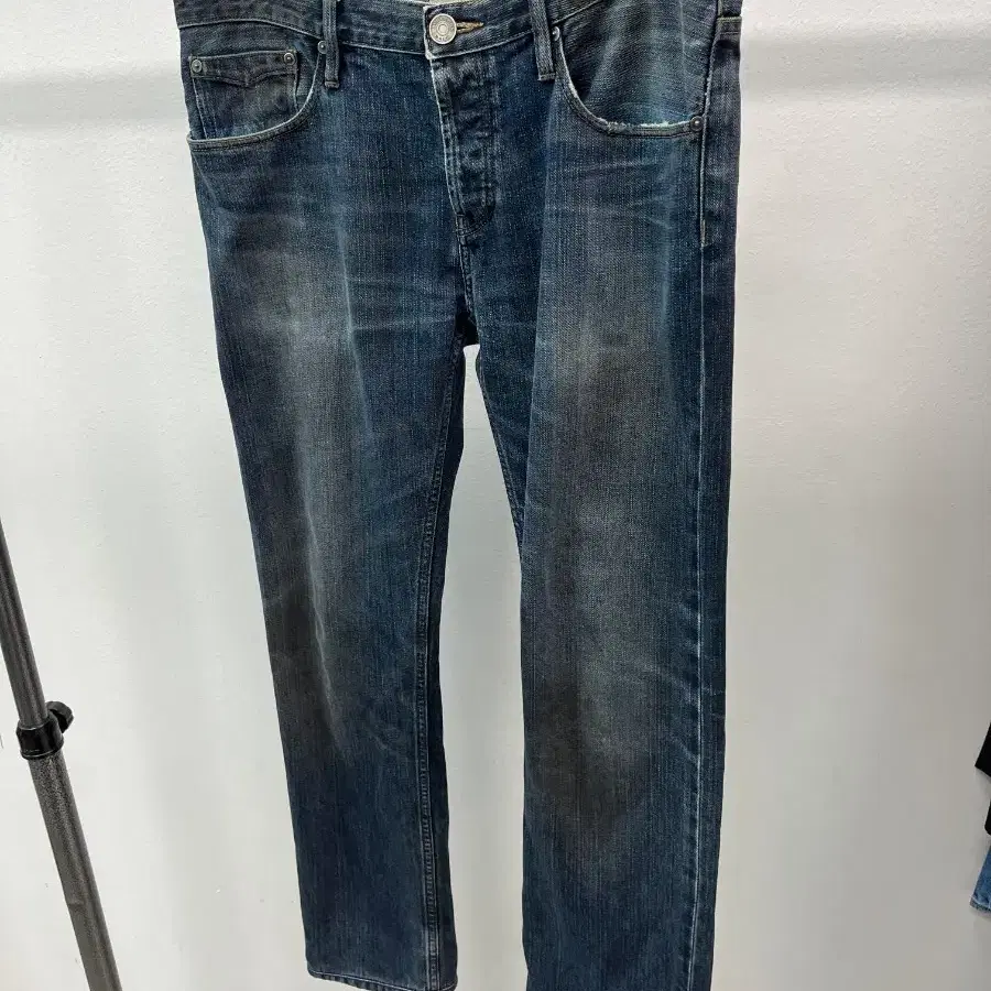 33) 버버리 워싱 청바지