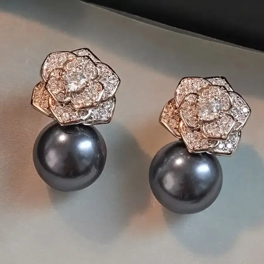 [새상품] 파베세팅 장미장식 흑진주 귀걸이 #써지컬#은침#도금#14k#18k