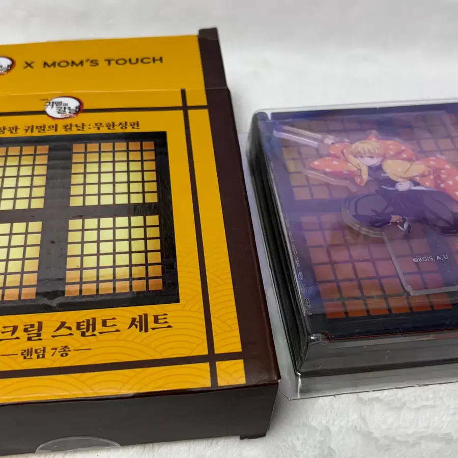 맘스터치 귀멸의 칼날 콜라보 아크릴 LED 젠이츠