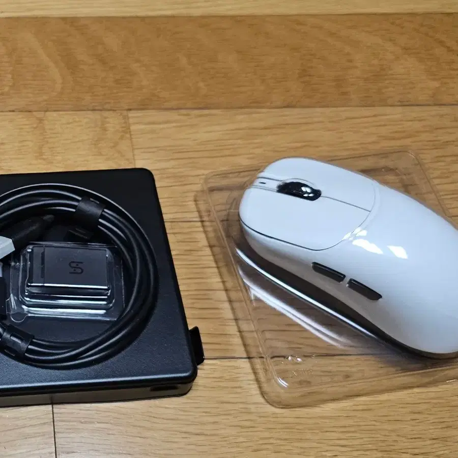벡시 np01s ergo 화이트 게이밍마우스
