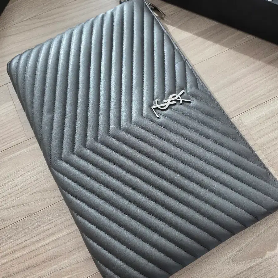 무료배송 생 로랑 클러치백 생로랑 입생로랑 클러치