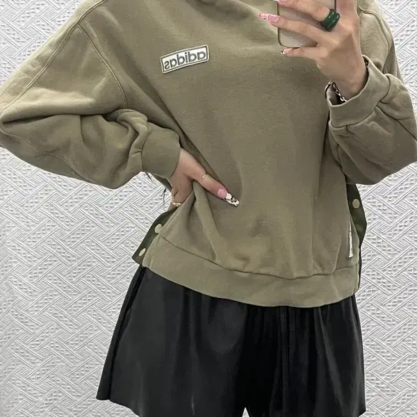 아디다스 스포티 키치 3S 사이드버튼 말차카키 후드티 XS C15495