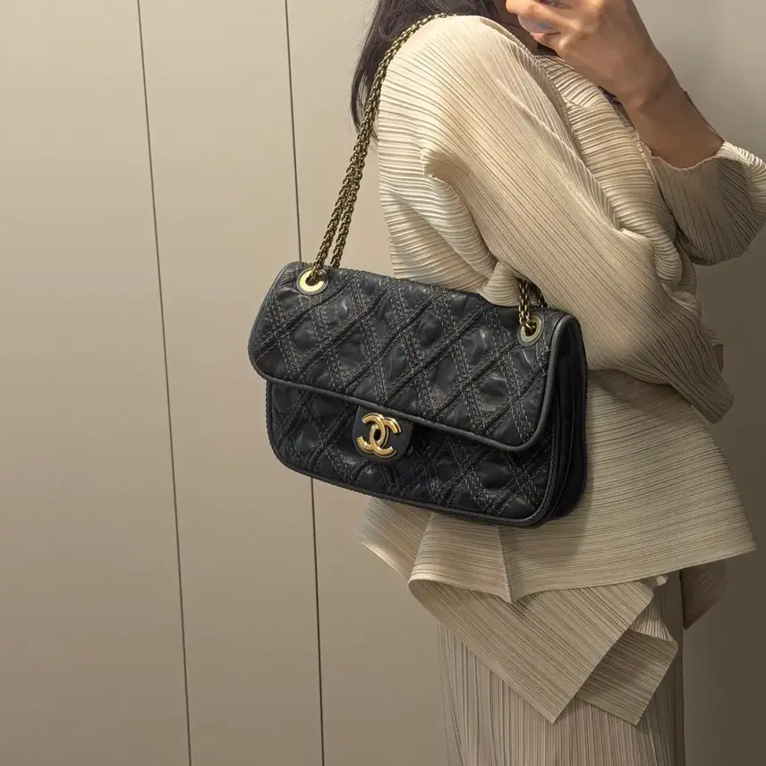 샤넬 퀼팅 체인 숄더백 블랙 사진 1