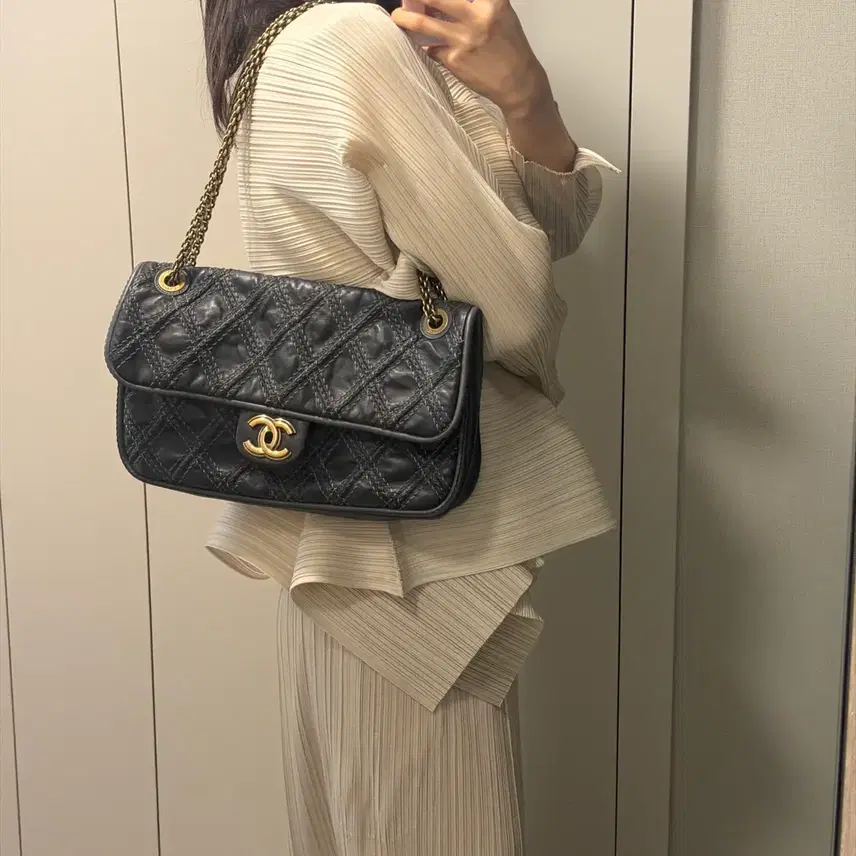 샤넬 퀼팅 체인 숄더백 블랙 사진 3
