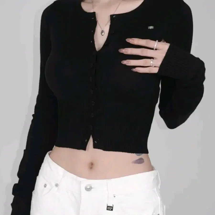 페일제이드 Fitted Rayon Knit Cardi 피티드 레이온 니트 가디건 블랙