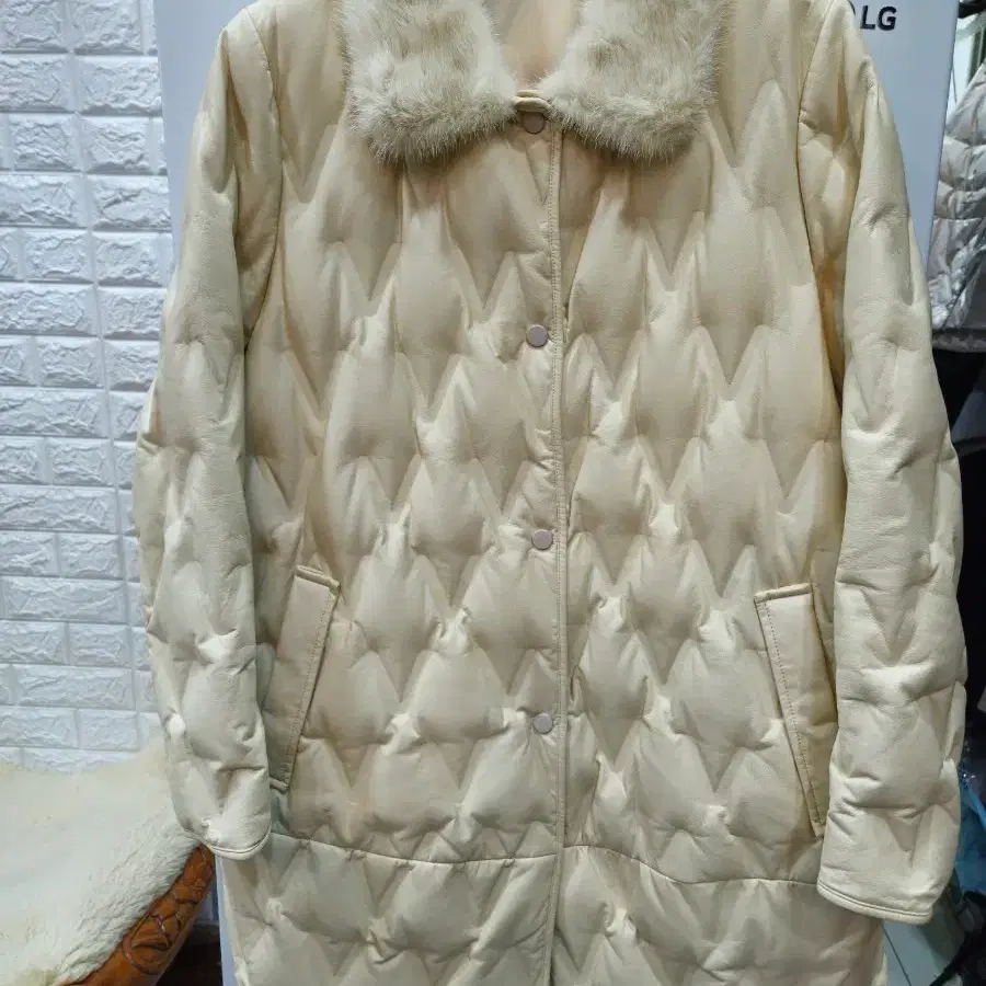 DEJANU 퀼팅 거위털 패딩 코트 55 (미착용)