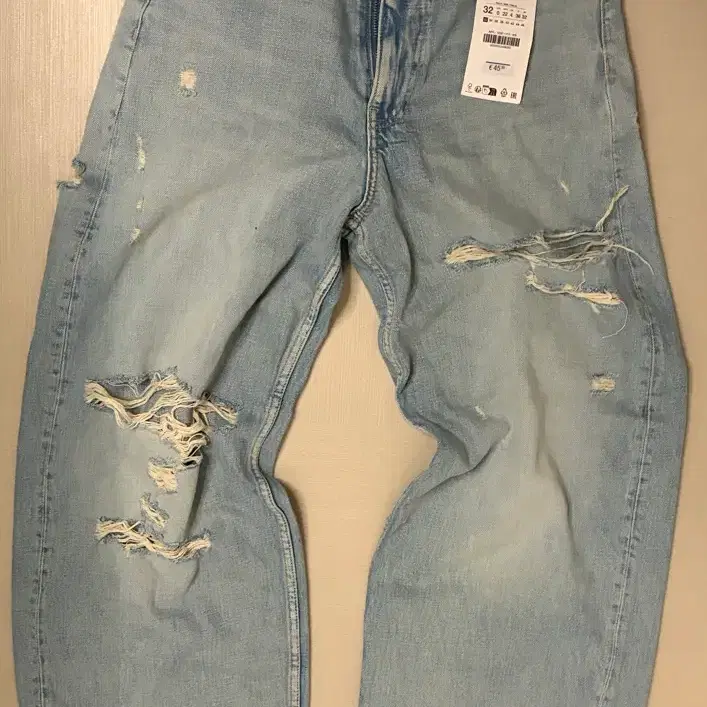 새상품 자라 커브드 찢어진 블루 청바지 팬츠 32