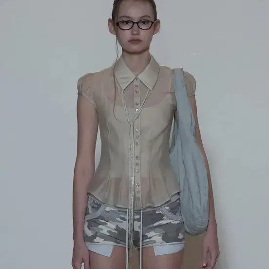 스컬프터 Sheer Pleated Hem Blouse Raw