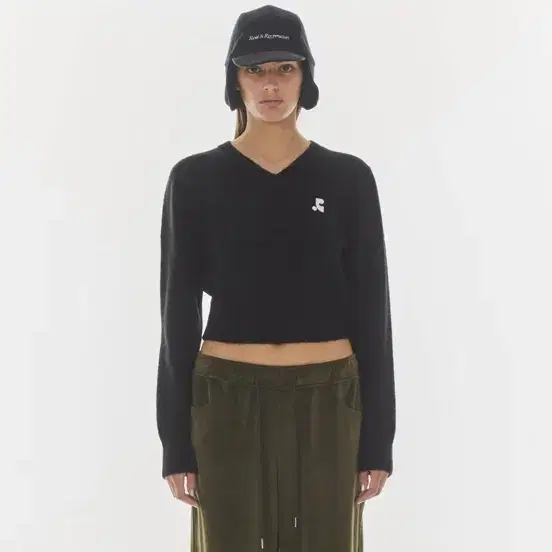 레스트앤레크레이션 WOOL V-NECK CROPPED KNIT_BLACK