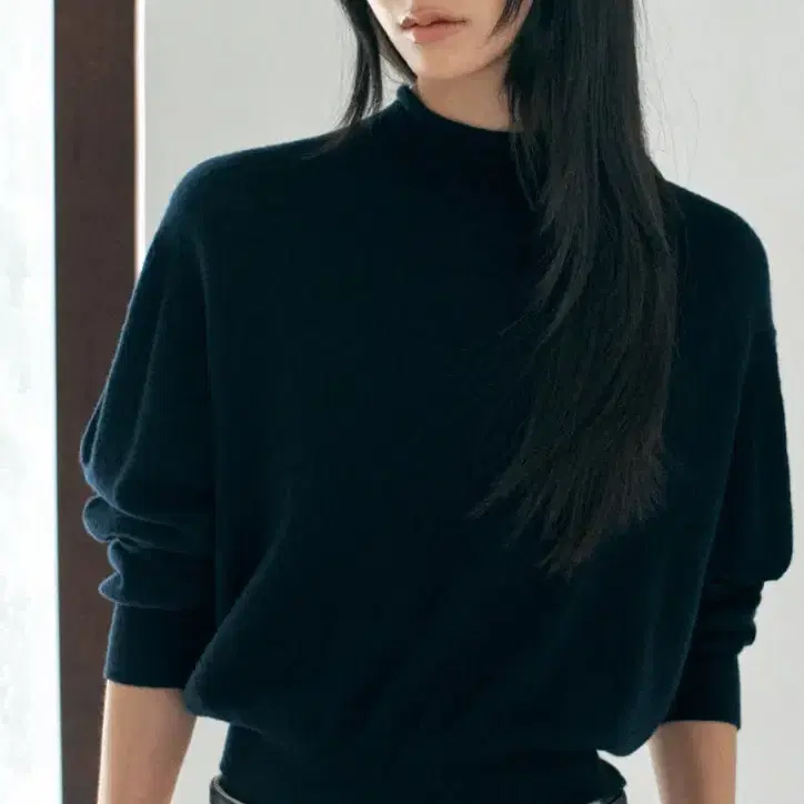 시에 지젤 홀가먼트 타이 니트 딥 네이비