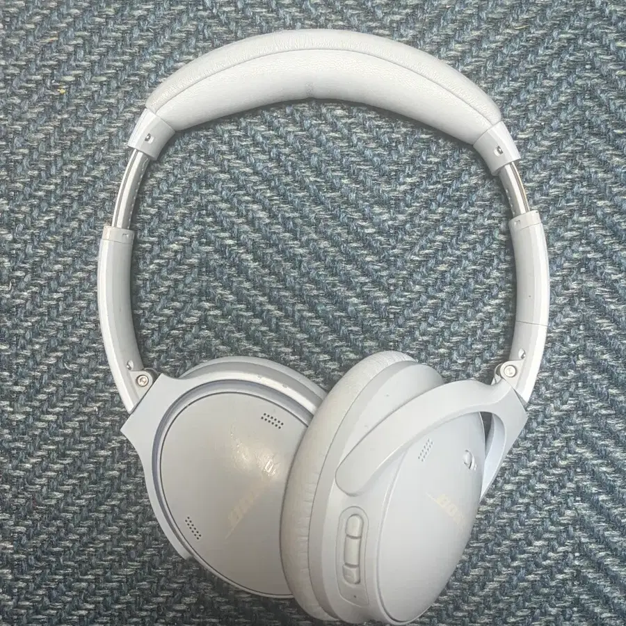 보스 QC45 헤드폰 화이트