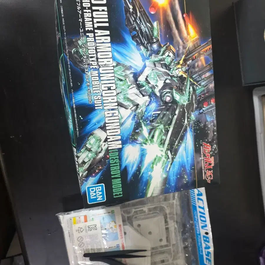 반다이 HG RX-0 풀아머 유니콘 건담 +액션베이스