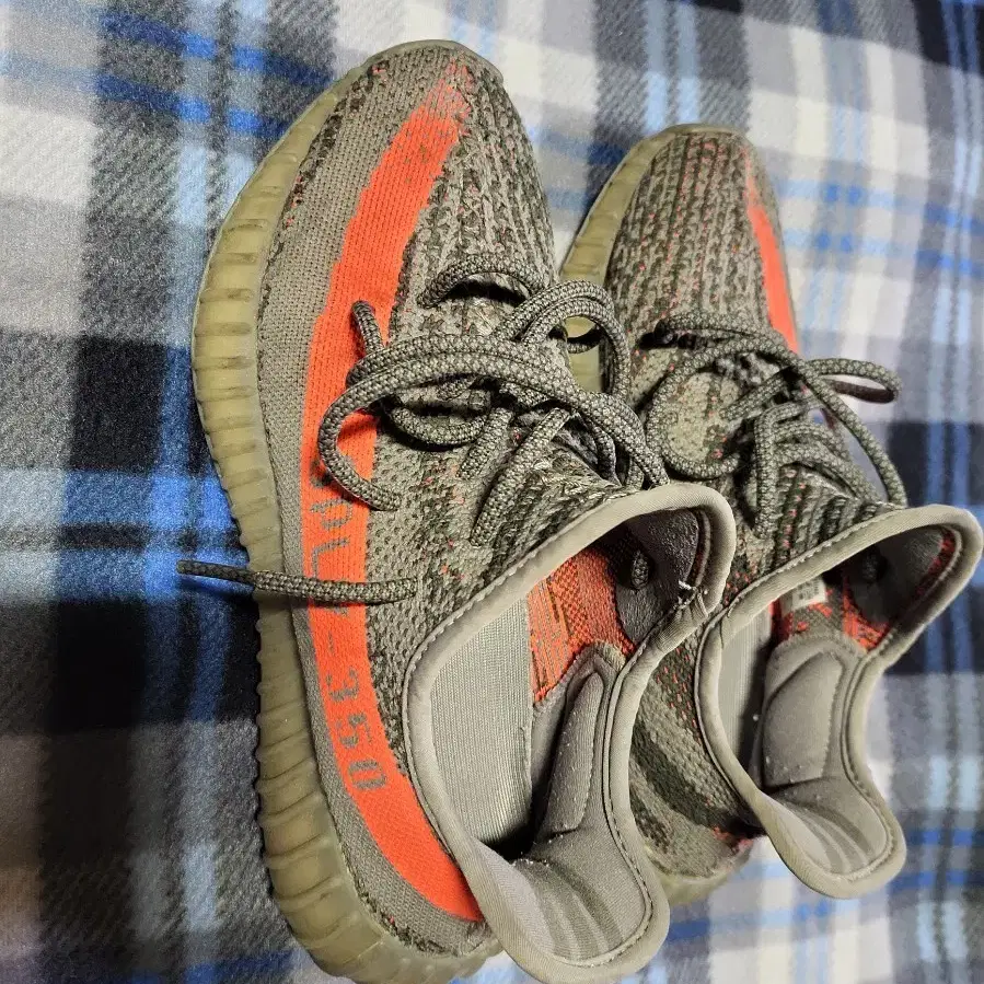 아디다스 이지부스트 350 벨루가 255사이즈