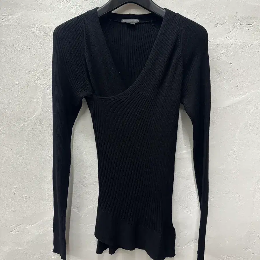[상태좋음] 알마니익스체인지(ARMANI EXCHANGE) 상의 여성 니트 블랙 골지 실크혼방 긴팔 S