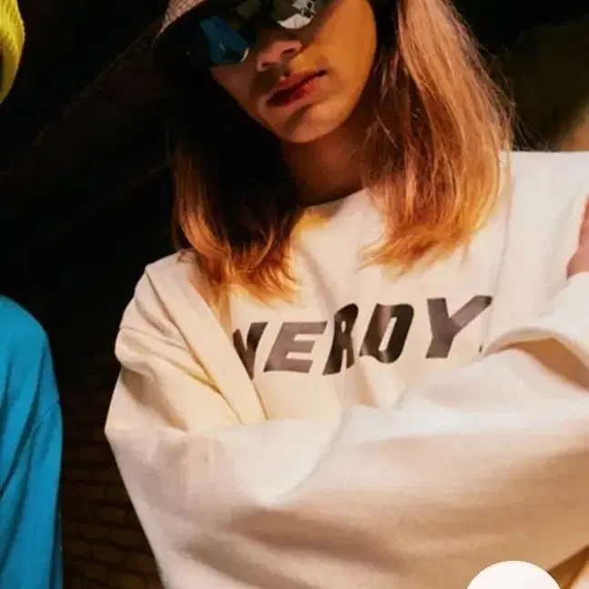 NERDY 맨투맨 크림색 m