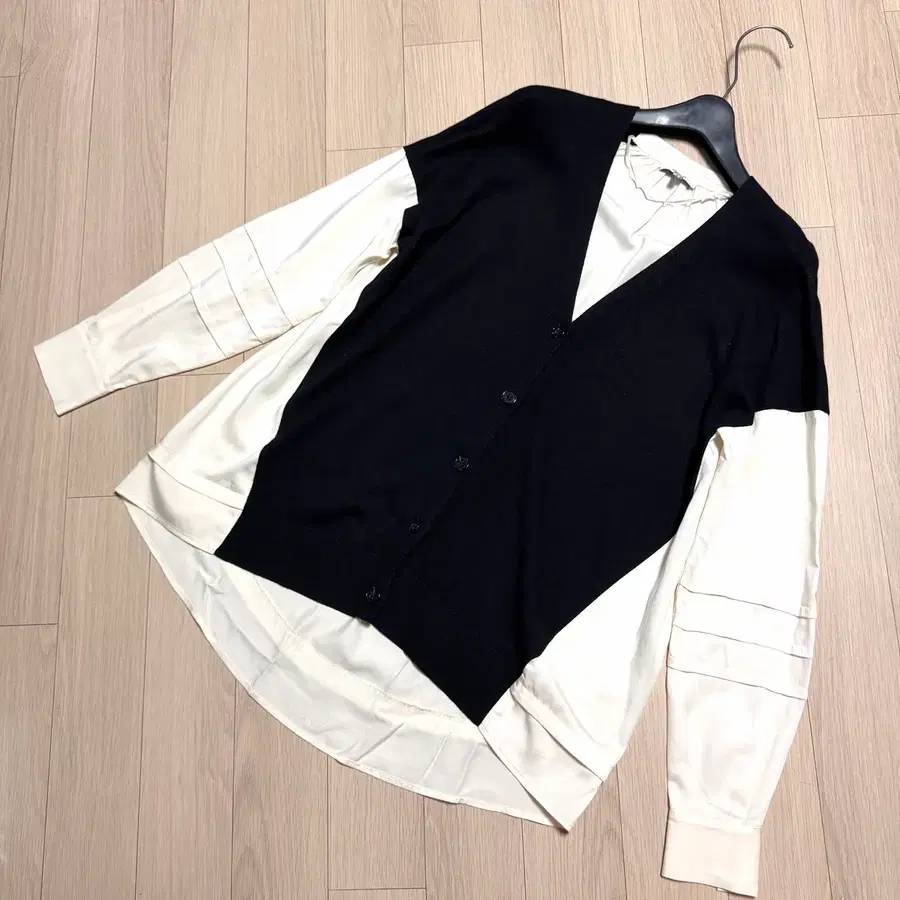 리스 REISS 캐시미어 울 니트 배색 셔링 블라우스 셔츠 가디건 블랙 아이보리 브이넥