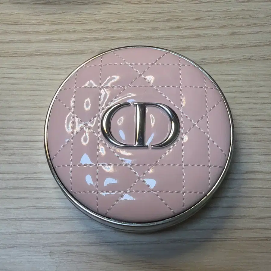 디올 쿠션 케이스 핑크 바이닐 까나쥬