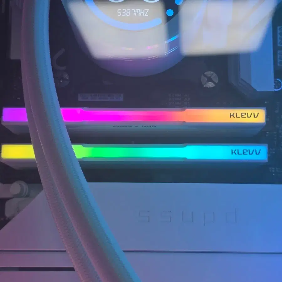 ESSENCORE KLEVV DDR5-6000 CL30 CRAS V RGB WHITE 패키지 서린 (32GB(16Gx2))