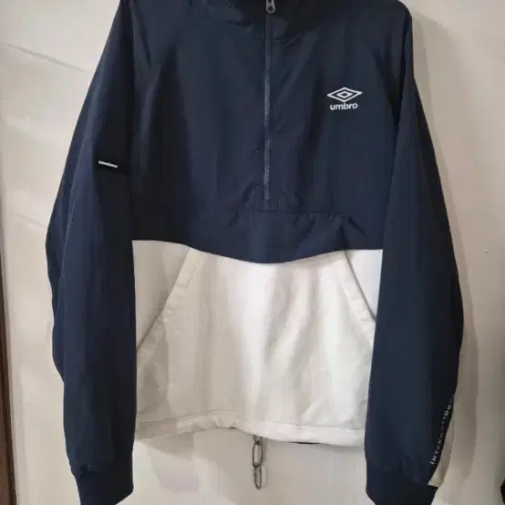 엄브로 아노락