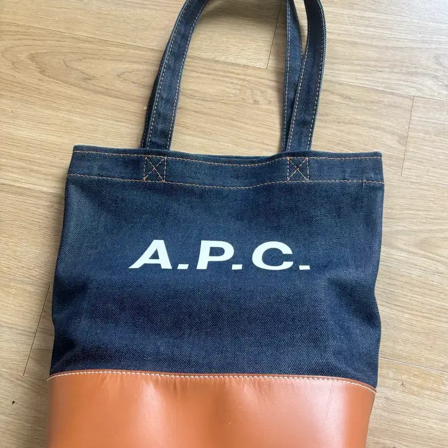 A.P.C. 데님 토트백 브라운 배색