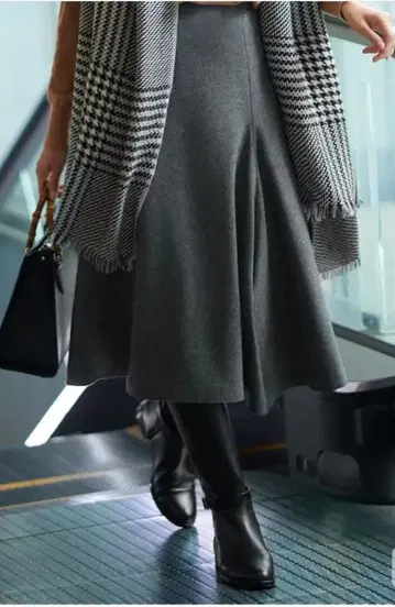 23구 울 압축 스무스 비대칭 플레어 스커트 정가 19,910엔