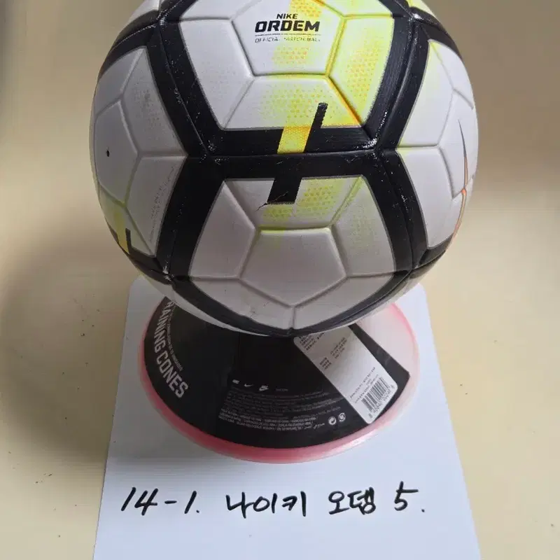 나이키 오뎀 5 축구공 매치볼