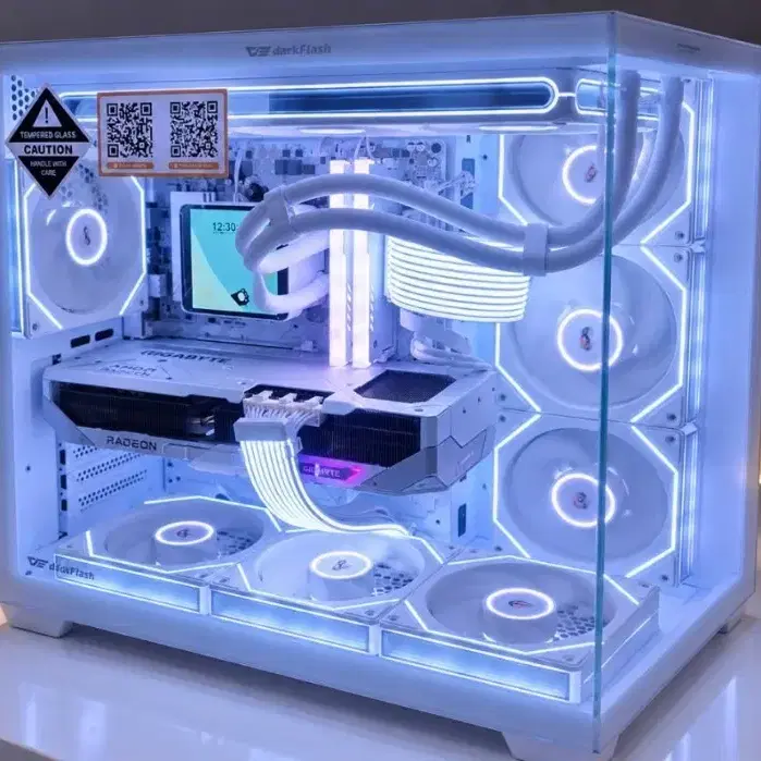 라이젠 9800X3D RX9070XT 화이트PC 팝니다