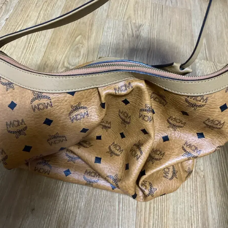 정품)MCM 크로스백