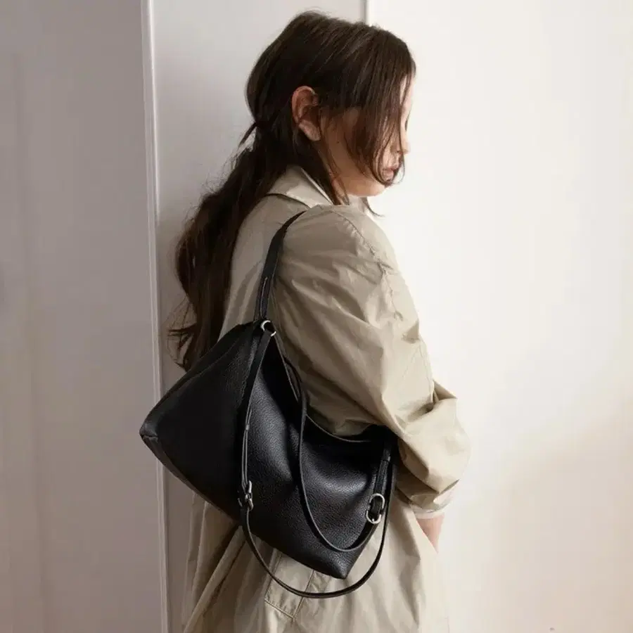 루에브르 Vine Shoulder Medium 바인백 가방 블랙 미디움
