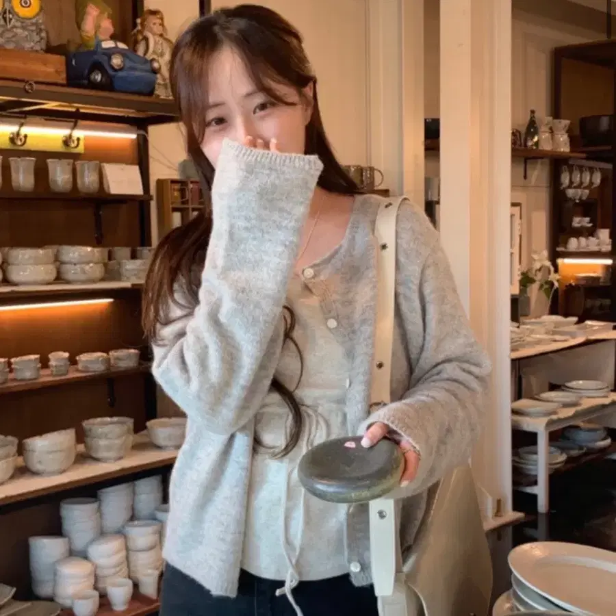 오이니 oinii 빈티지 가디건 멜란지 + 펀칭 타이 탑 오트멜란지
