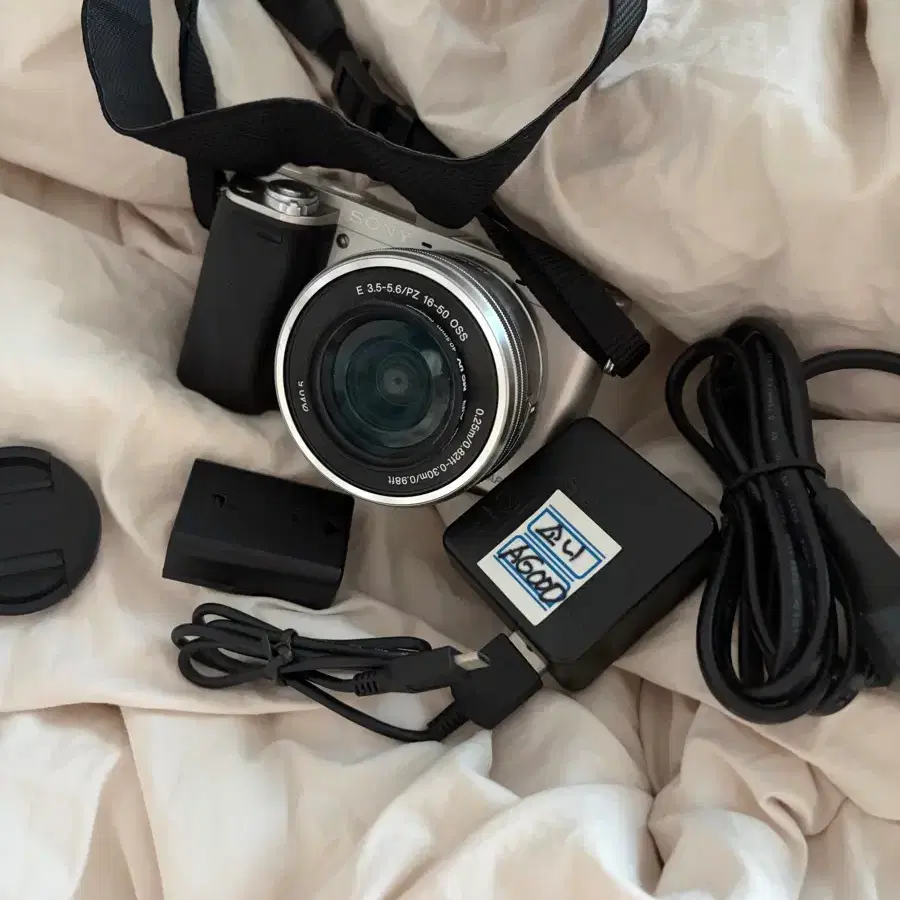 소니 A6000 미러리스 카메라 실버+ 16-50번들렌즈