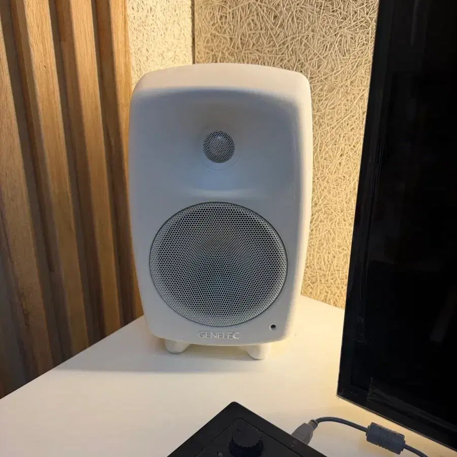 제네렉 8330 GLM Genelec