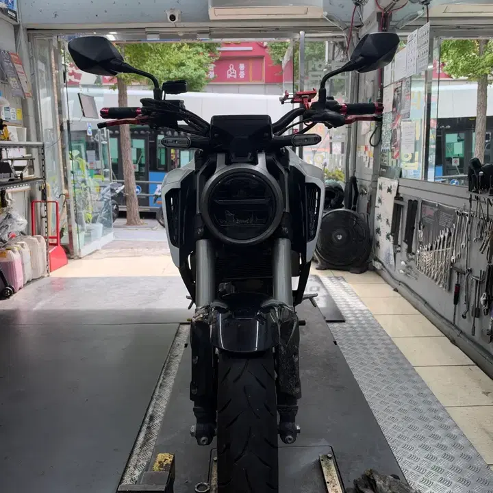 CB125R (2019) 2