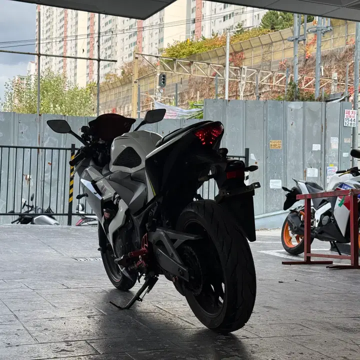 R3 (2015) 4