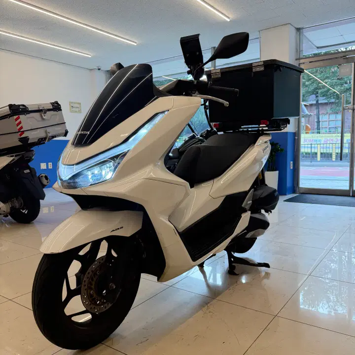 최상급 차량  !! 25년식 PCX125 / 21,XXXkm / 배달세팅 완료 차량  판매 합니다 !! - 2번째 이미지 최상급 차량  !! 25년식 PCX125 / 21,XXXk