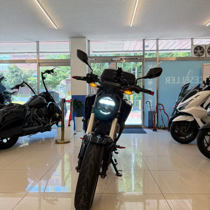 CB125R (2018) 2