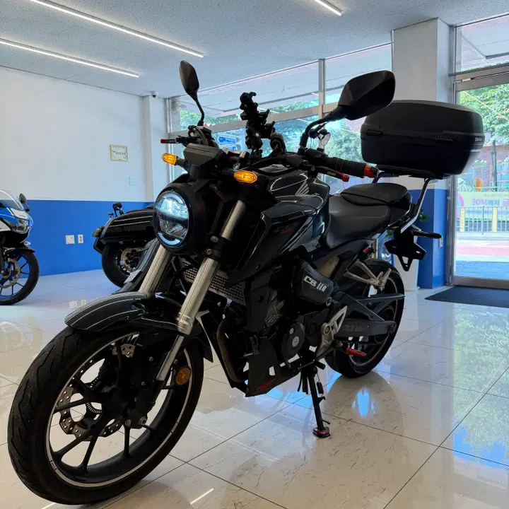 CB125R (2018) 3