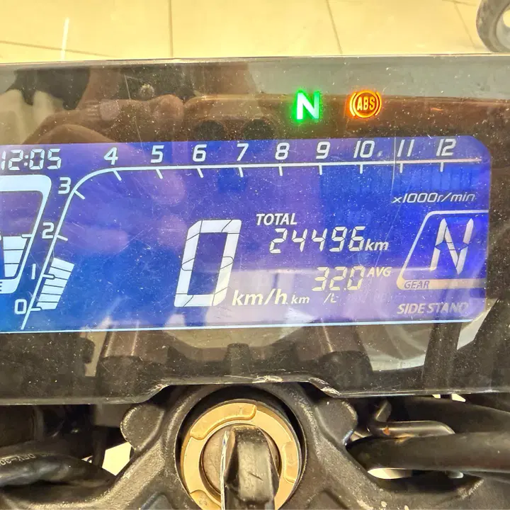 CB125R (2018) 8
