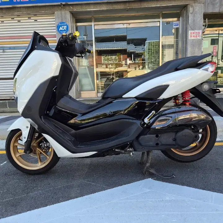NMAX 125 (2021) 2