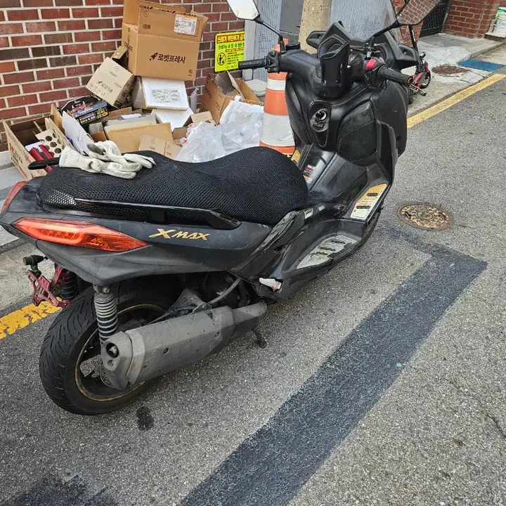 XMAX 300 (2020) 4