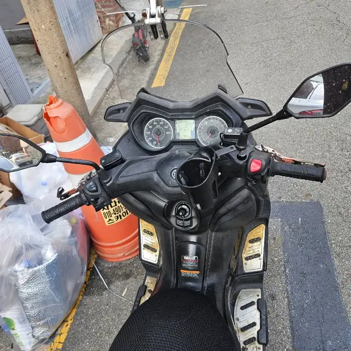 XMAX 300 (2020) 8