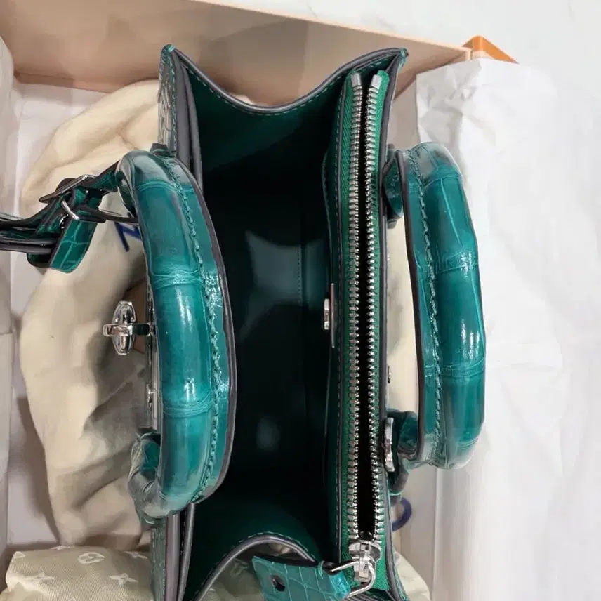 루이비통 이그조틱 시티스티머 그린 사진 4