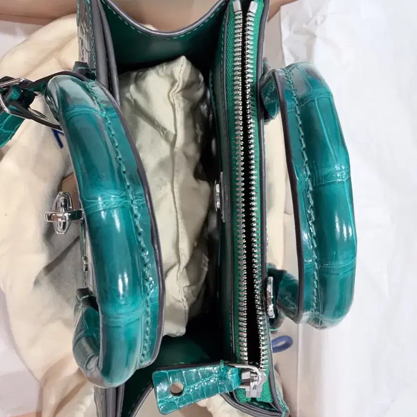 루이비통 이그조틱 시티스티머 그린 사진 5