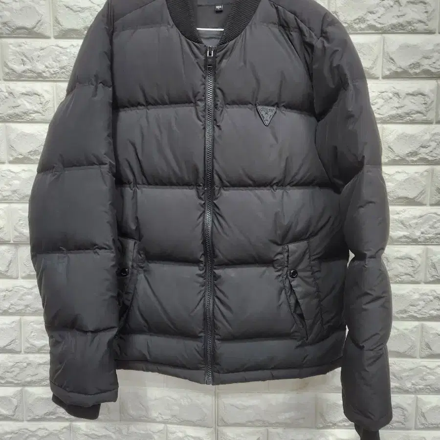 게스 블랙 덕다운 집업패딩 100사이즈 k1547