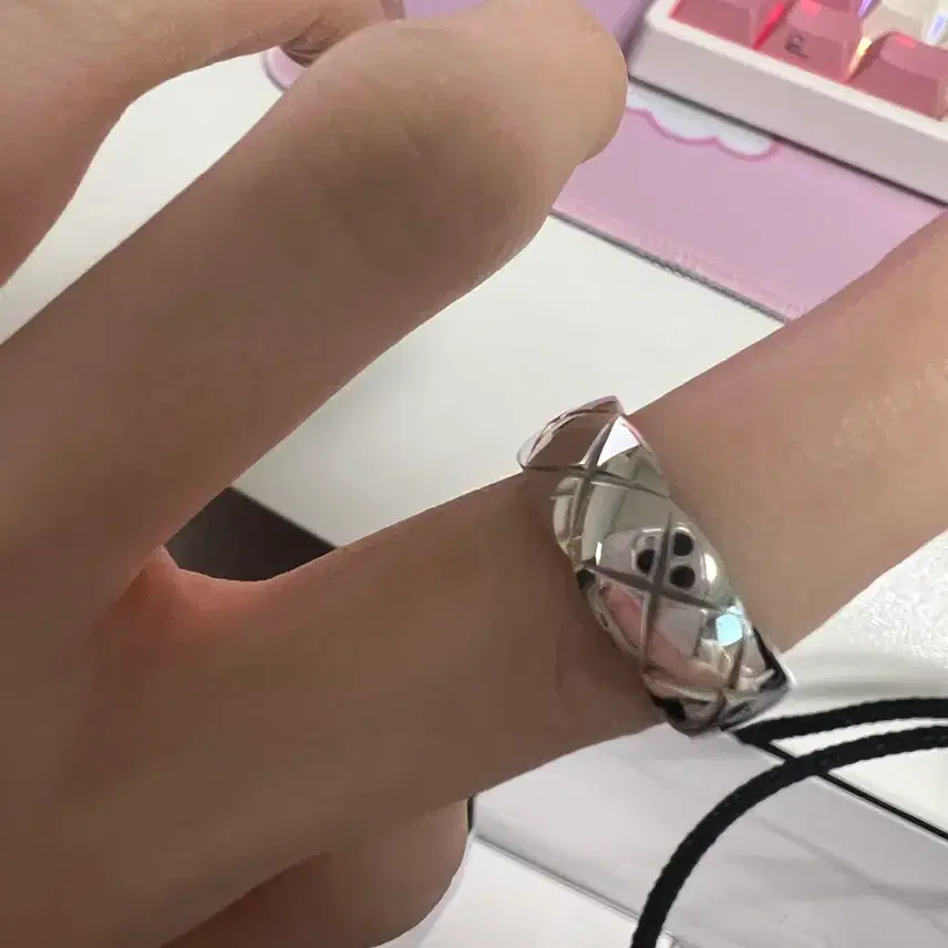 샤넬 코코 크러쉬 링 18K 화이트 골드 스몰 모델 사진 3