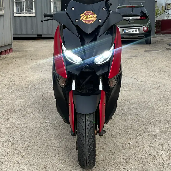 XMAX 300 (2021) 2