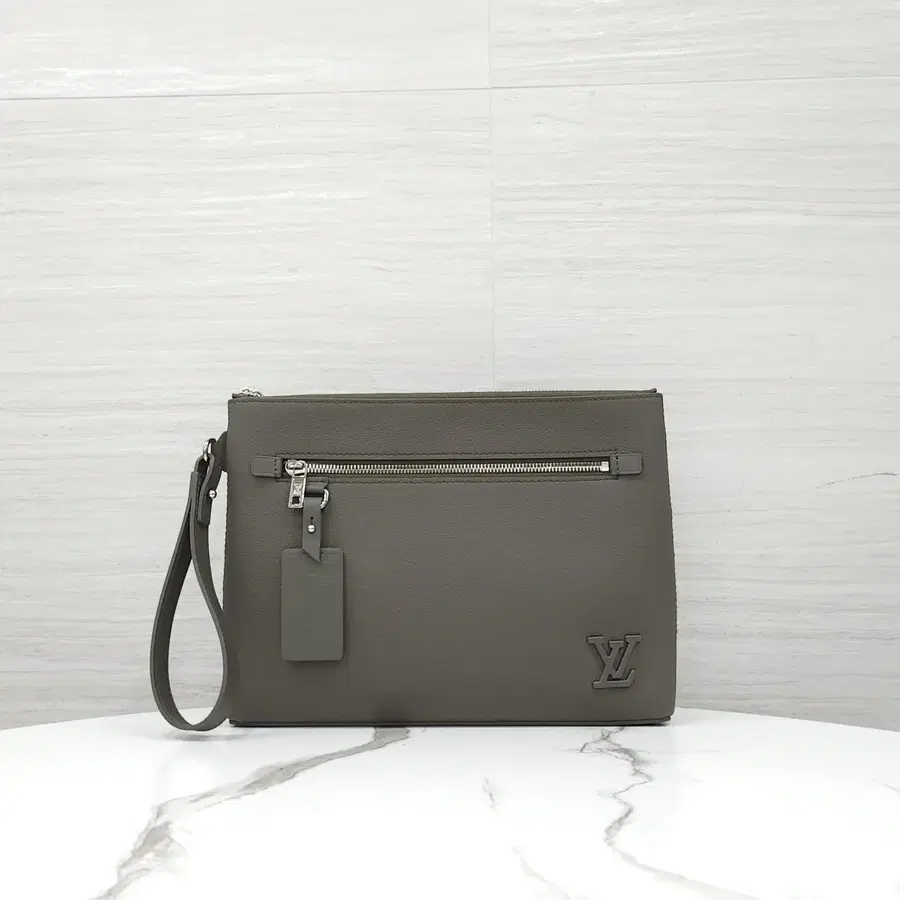 루이비통 LV 에어로그램 테이크오프 파우치 클러치 M81735